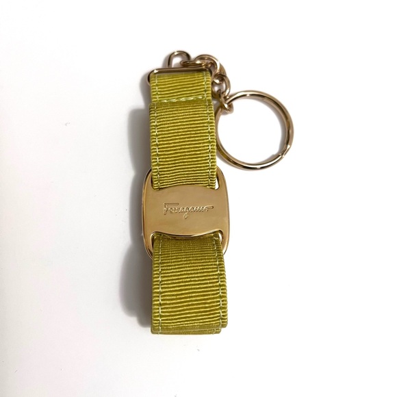Salvatore Ferragamo Bow Keychain Yellow-Authentic - Picture 4 of 6